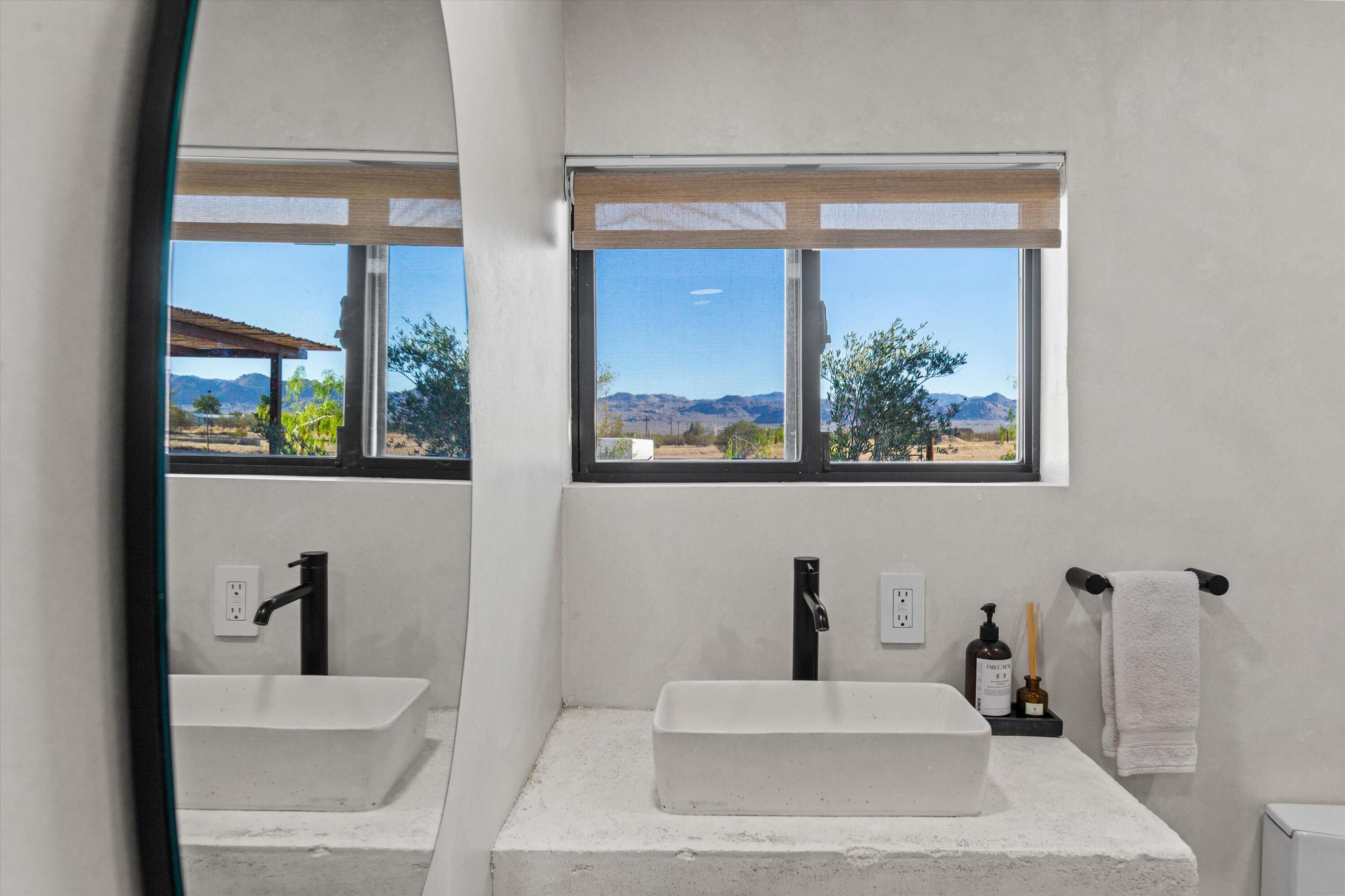 4610 Sunkist Road Joshua Tree, CA 92252 - Photo 22 of 55 a living room with furniture and a potted plant