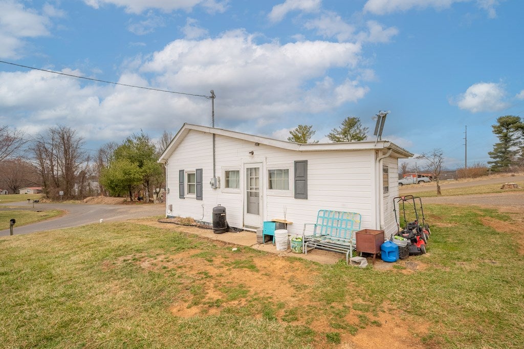 101 Frazier Road Galax, VA 24333 - Photo 4 of 28 Gallery Image 4