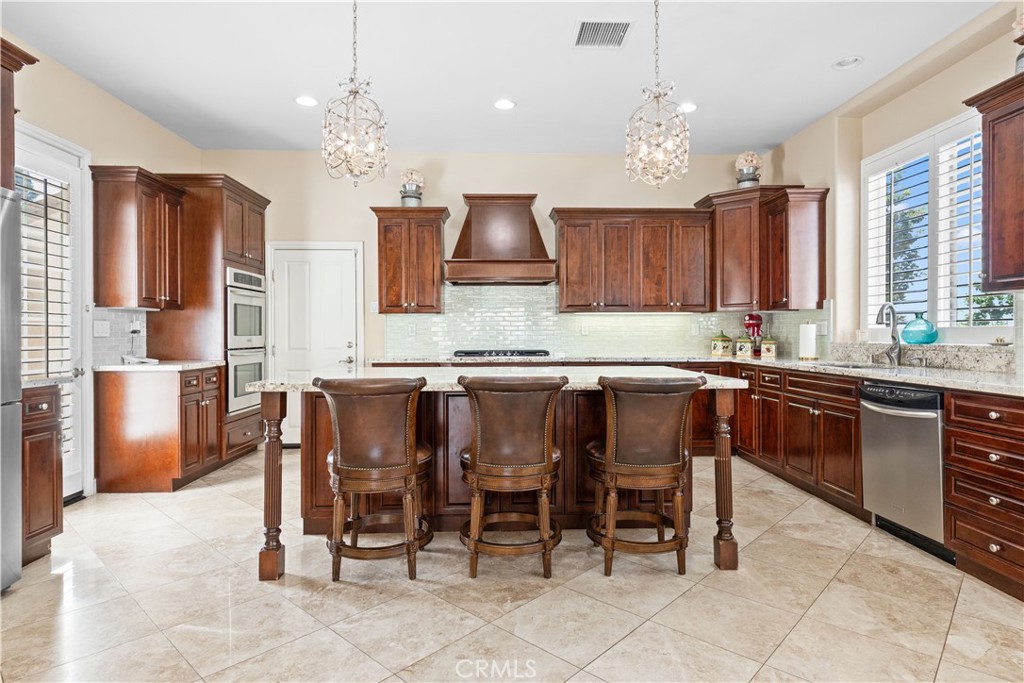 10140 Jacaranda Court Rancho Cucamonga, CA 91737 - Photo 21 of 70 Gourmet kitchen
