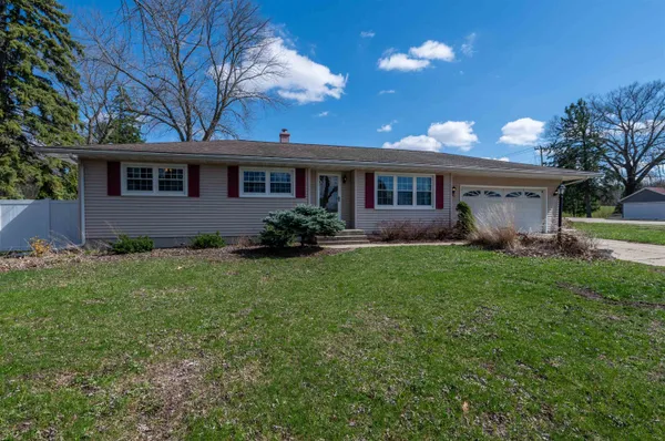 $255,000 | 1018 Tee Street, Dixon, IL 61021