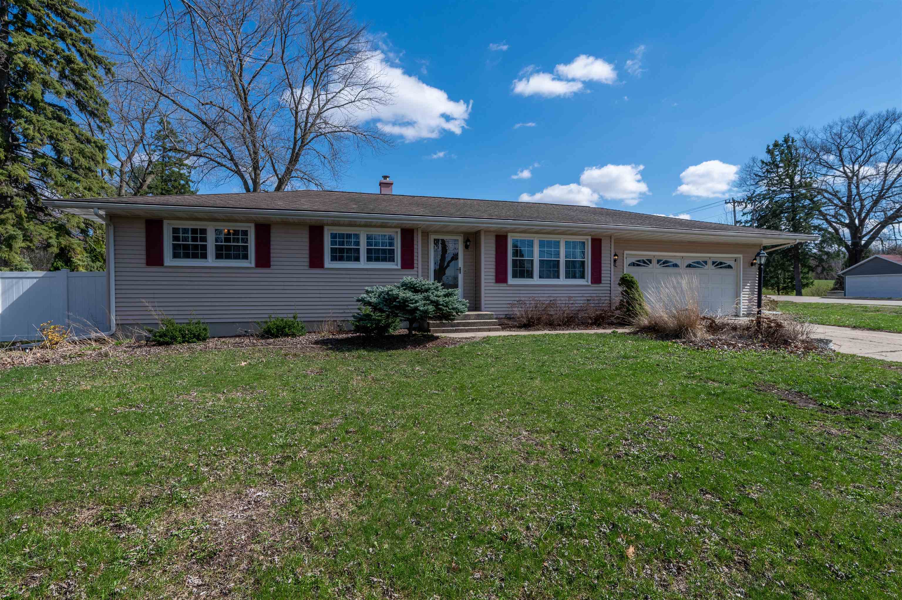 1018 Tee Street Dixon, IL 61021 - Photo 1 of 30