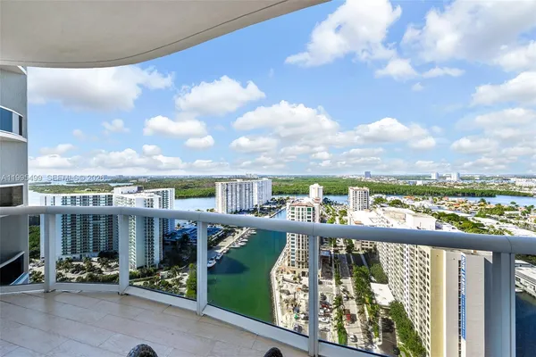 $6,700 | 15901 Collins Avenue, Unit 2405, Sunny Isles Beach, FL 33160