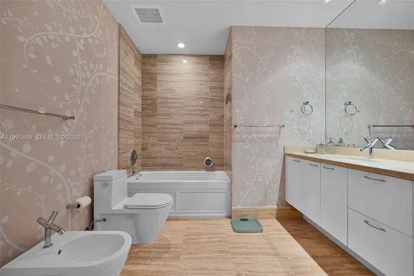 $6,700 | 15901 Collins Avenue, Unit 2405, Sunny Isles Beach, FL 33160