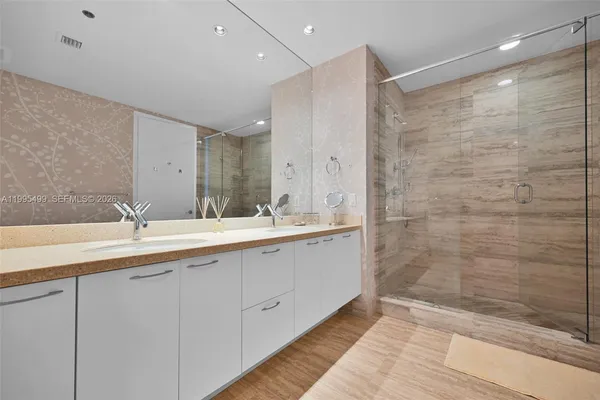 $6,700 | 15901 Collins Avenue, Unit 2405, Sunny Isles Beach, FL 33160
