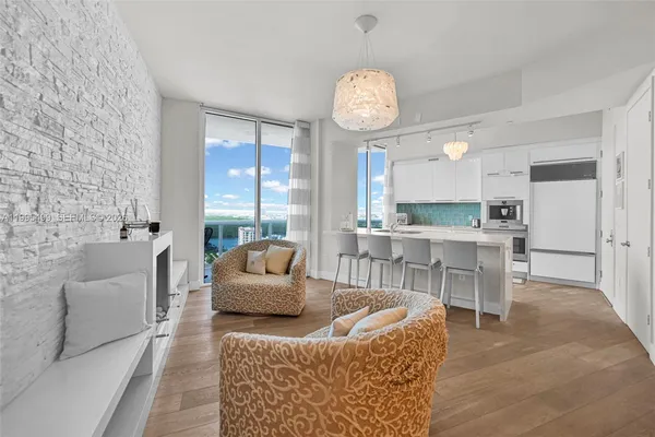 $6,700 | 15901 Collins Avenue, Unit 2405, Sunny Isles Beach, FL 33160