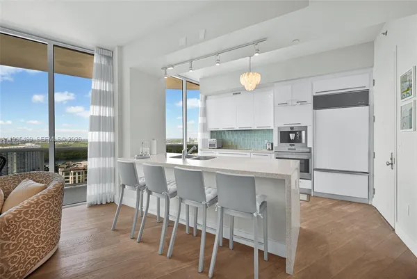 $6,700 | 15901 Collins Avenue, Unit 2405, Sunny Isles Beach, FL 33160