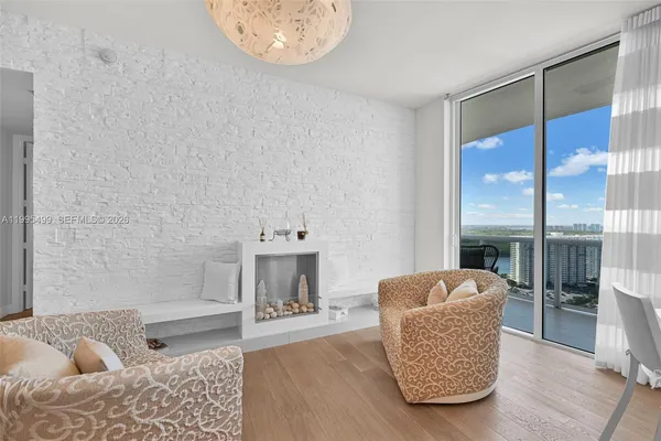 $6,700 | 15901 Collins Avenue, Unit 2405, Sunny Isles Beach, FL 33160