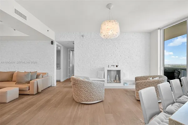 $6,700 | 15901 Collins Avenue, Unit 2405, Sunny Isles Beach, FL 33160