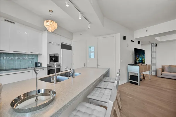 $6,700 | 15901 Collins Avenue, Unit 2405, Sunny Isles Beach, FL 33160