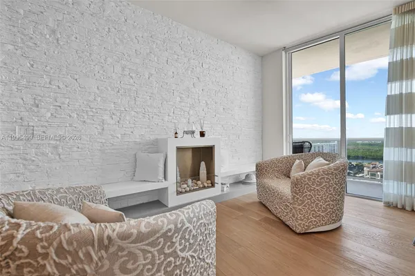 $6,700 | 15901 Collins Avenue, Unit 2405, Sunny Isles Beach, FL 33160