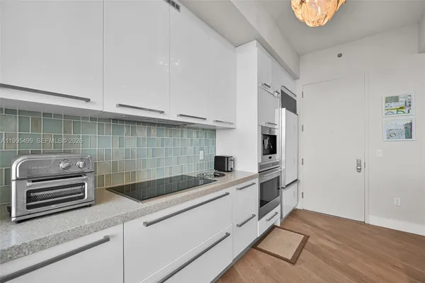 $6,700 | 15901 Collins Avenue, Unit 2405, Sunny Isles Beach, FL 33160