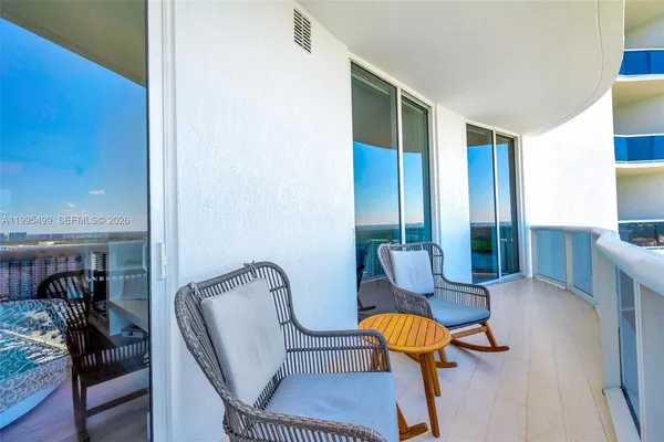 $6,700 | 15901 Collins Avenue, Unit 2405, Sunny Isles Beach, FL 33160