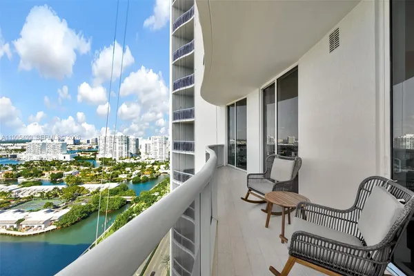 $6,700 | 15901 Collins Avenue, Unit 2405, Sunny Isles Beach, FL 33160