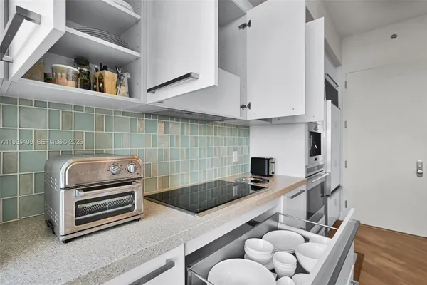 $6,700 | 15901 Collins Avenue, Unit 2405, Sunny Isles Beach, FL 33160