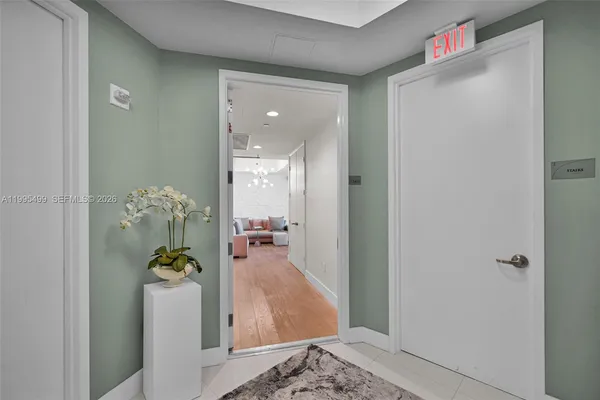 $6,700 | 15901 Collins Avenue, Unit 2405, Sunny Isles Beach, FL 33160