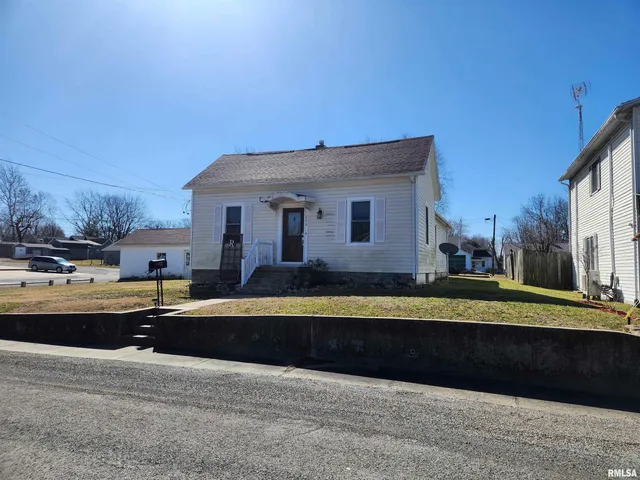 $79,900 | 206 East South Street, Pinckneyville, IL 62274