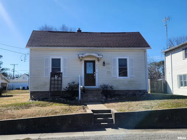 $79,900 | 206 East South Street, Pinckneyville, IL 62274