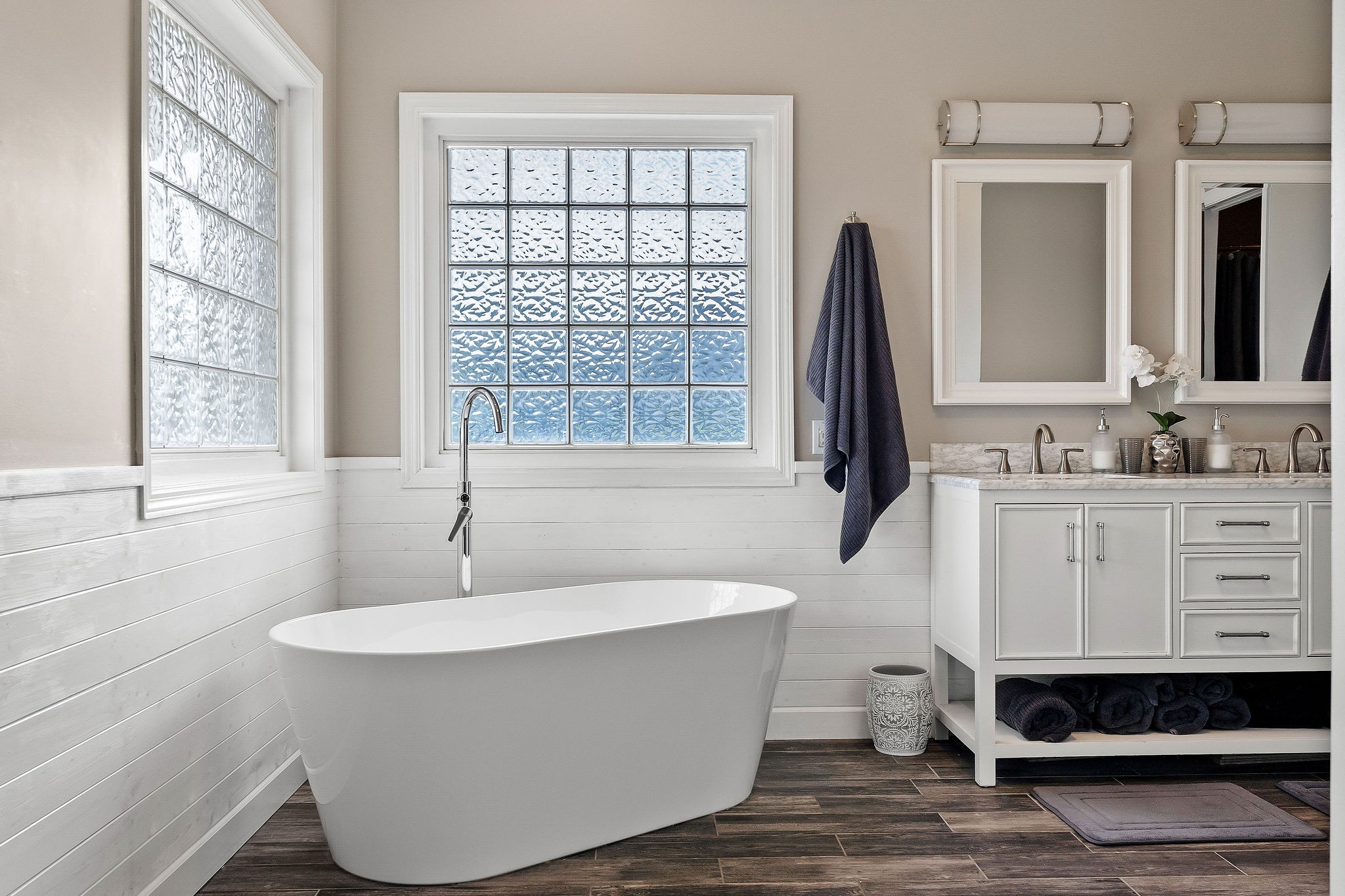 1151 Ball Park Road Morrison, TN 37357 - Photo 28 of 57 a bathroom with a bathtub and a sink