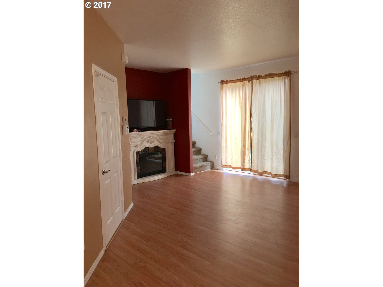 18128 Southwest Strathmoor Street Beaverton, OR 97007 - Photo 2 of 13 Gallery Image 2