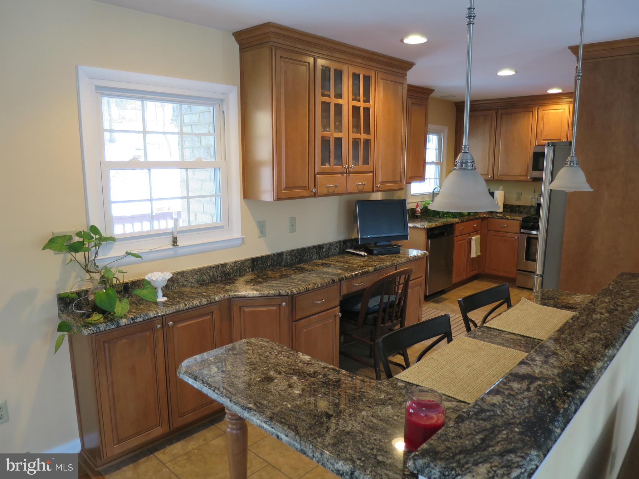 1141 Pinch Valley Road Westminster, MD 21158 - Photo 3 of 24 Kitchen w/IBreakfast Bar and Desk area