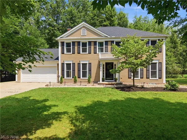 $575,000 | 8884 Lake In The Woods Trail, Chagrin Falls, OH 44023