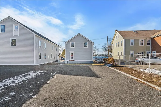 $5,000 | 484 Thames Street, Bristol, RI 02809