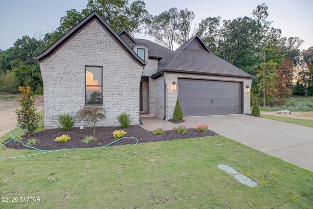 $449,900 | 77 Kings Pond Cove, Jackson, TN 38305