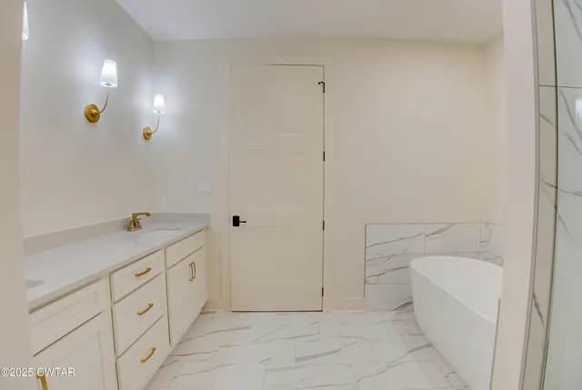 $449,900 | 77 Kings Pond Cove, Jackson, TN 38305