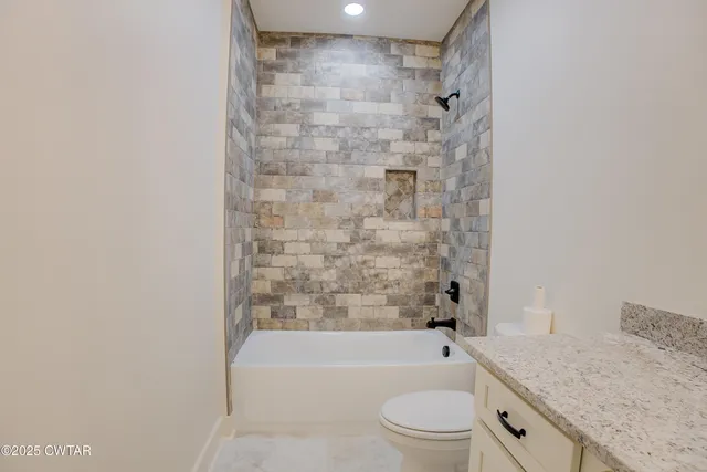 $449,900 | 77 Kings Pond Cove, Jackson, TN 38305