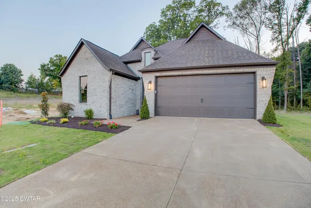 $449,900 | 77 Kings Pond Cove, Jackson, TN 38305