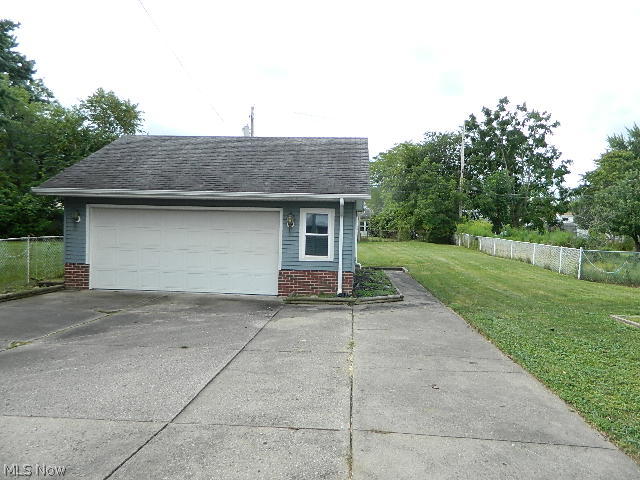 16559 Webster Road Cleveland, OH 44130 - Photo 3 of 11 Gallery Image 3
