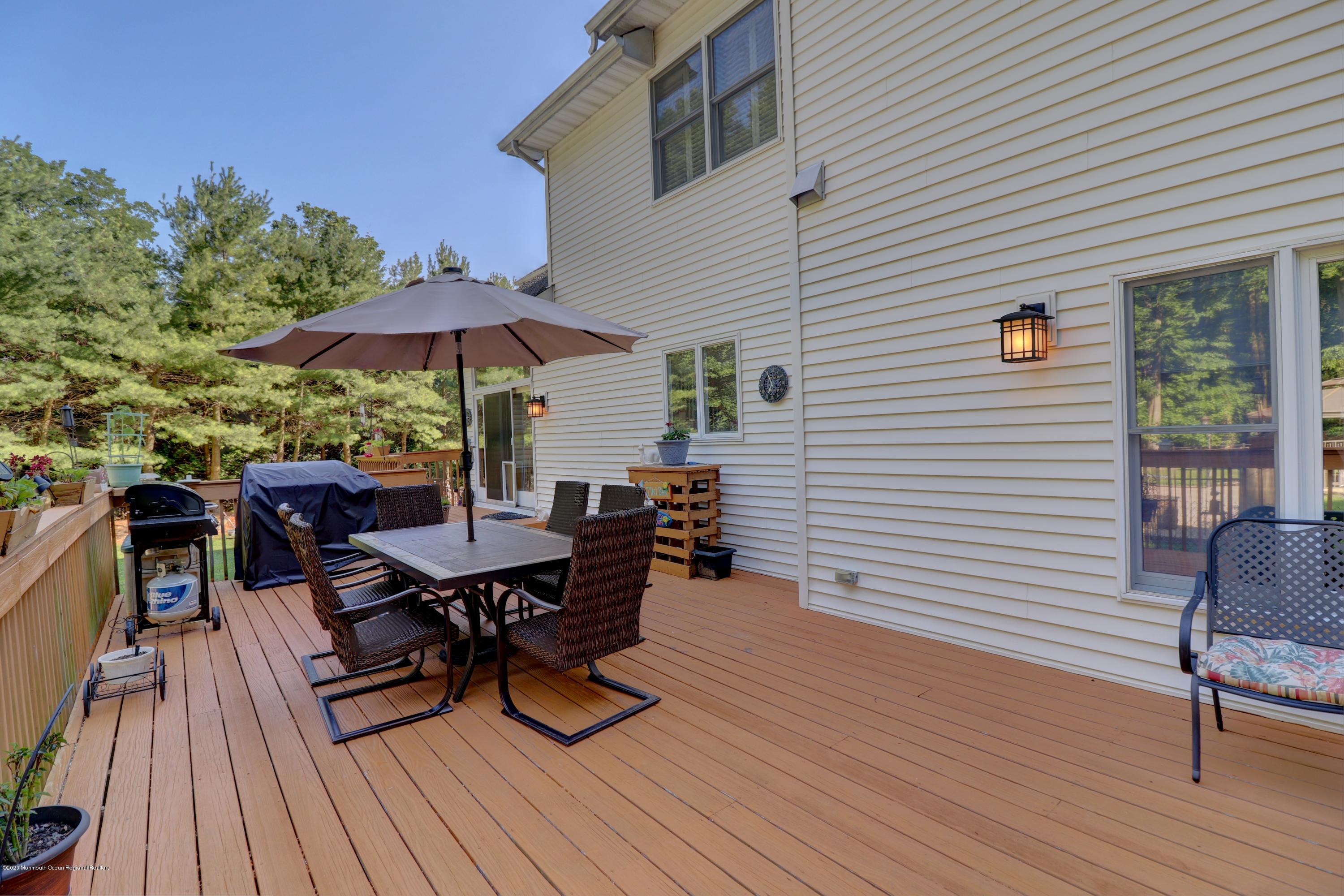 464 Everett Road Middletown, NJ 07748 - Photo 49 of 71 51-Back Deck