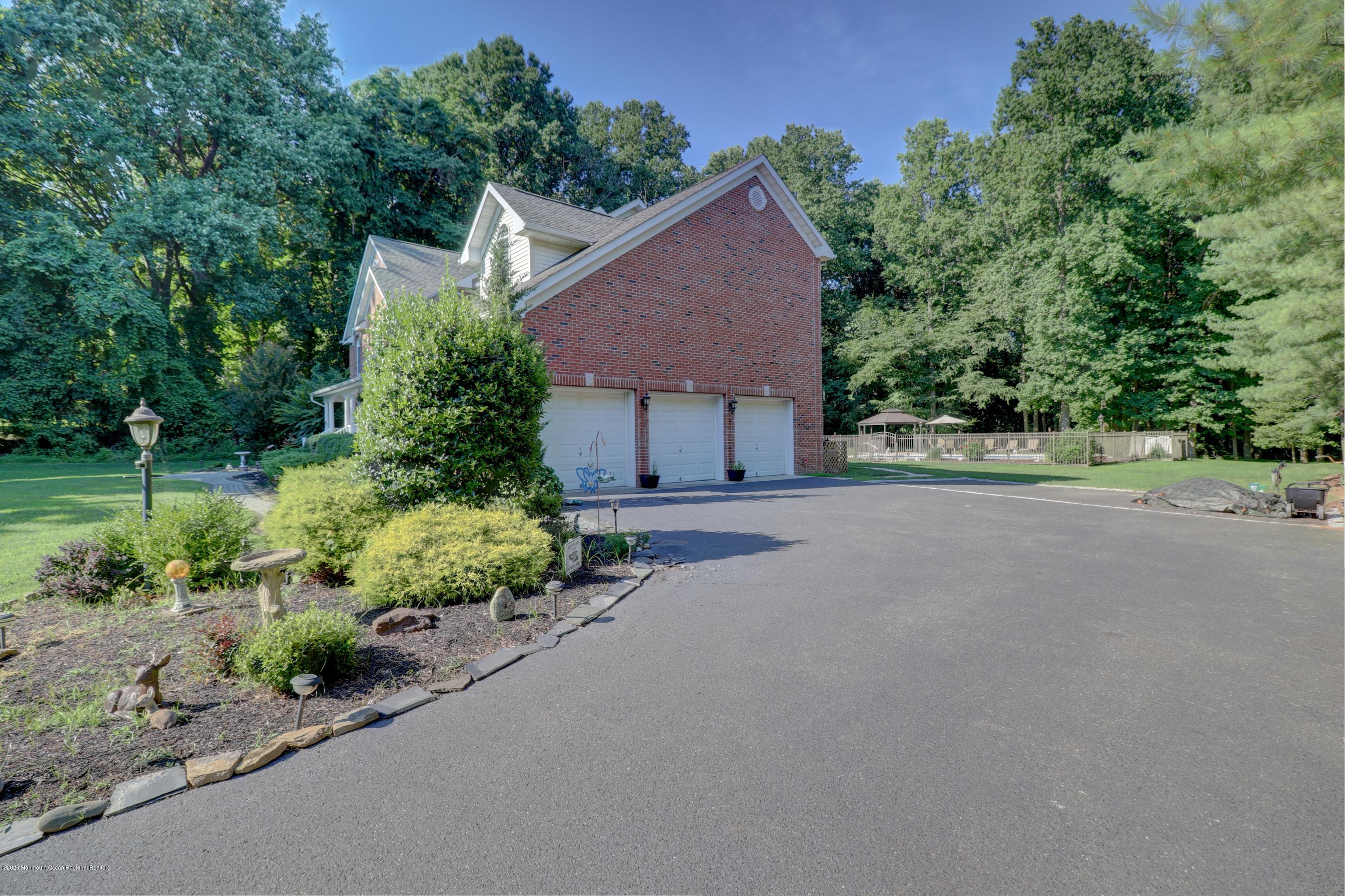 464 Everett Road Middletown, NJ 07748 - Photo 53 of 71 55-Garage and Driveway