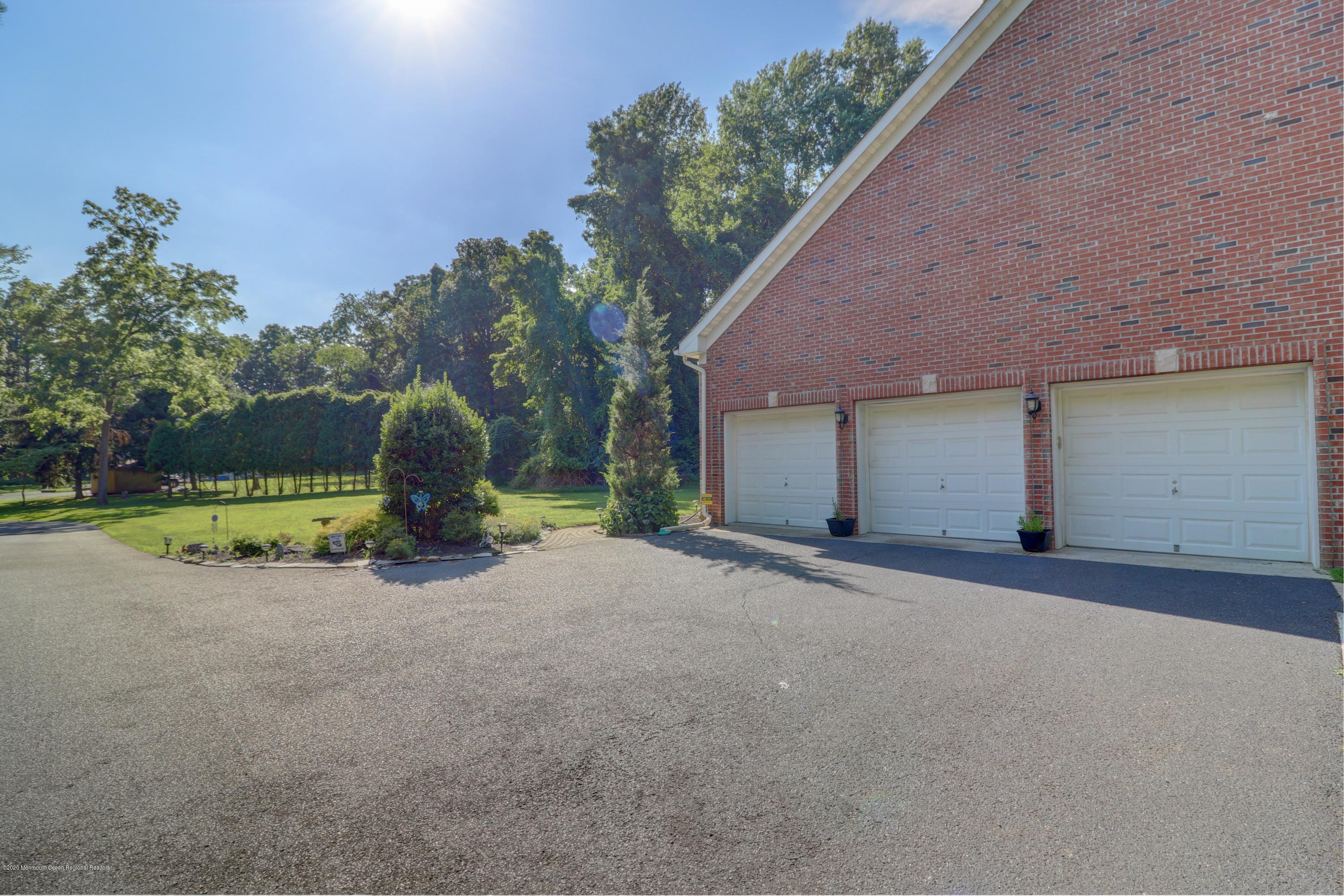 464 Everett Road Middletown, NJ 07748 - Photo 55 of 71 57-Garage