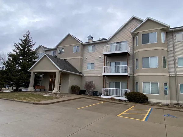 $299,900 | 3401 28th Street Southwest, Unit 302, Fargo, ND 58104
