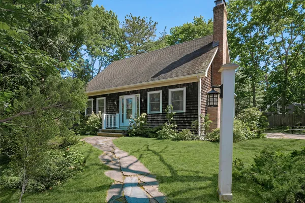 $1,650,000 | 5 Harbor Street, East Hampton, NY 11937