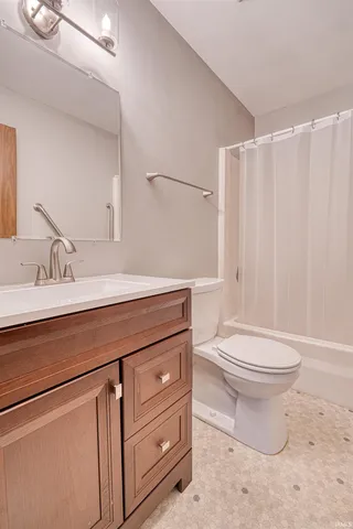 $182,900 | 1831 Chickasaw Drive, Evansville, IN 47715