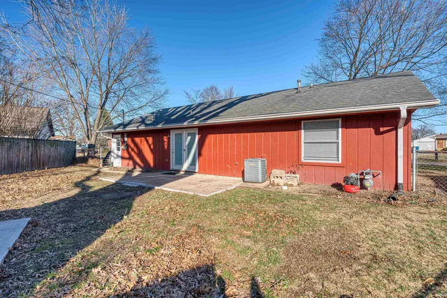 $182,900 | 1831 Chickasaw Drive, Evansville, IN 47715