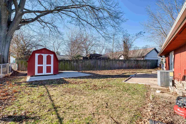 $182,900 | 1831 Chickasaw Drive, Evansville, IN 47715