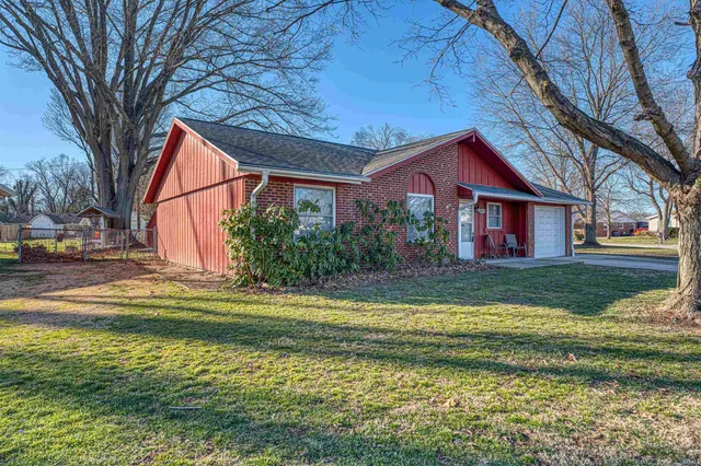 $182,900 | 1831 Chickasaw Drive, Evansville, IN 47715