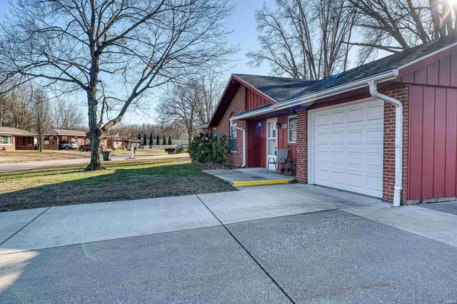$182,900 | 1831 Chickasaw Drive, Evansville, IN 47715