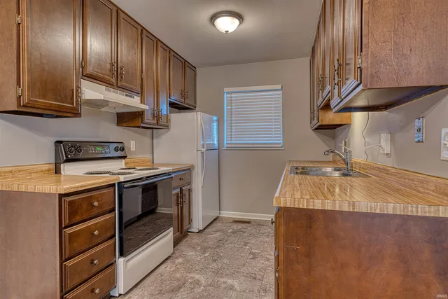 $182,900 | 1831 Chickasaw Drive, Evansville, IN 47715