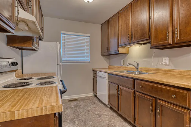 $182,900 | 1831 Chickasaw Drive, Evansville, IN 47715