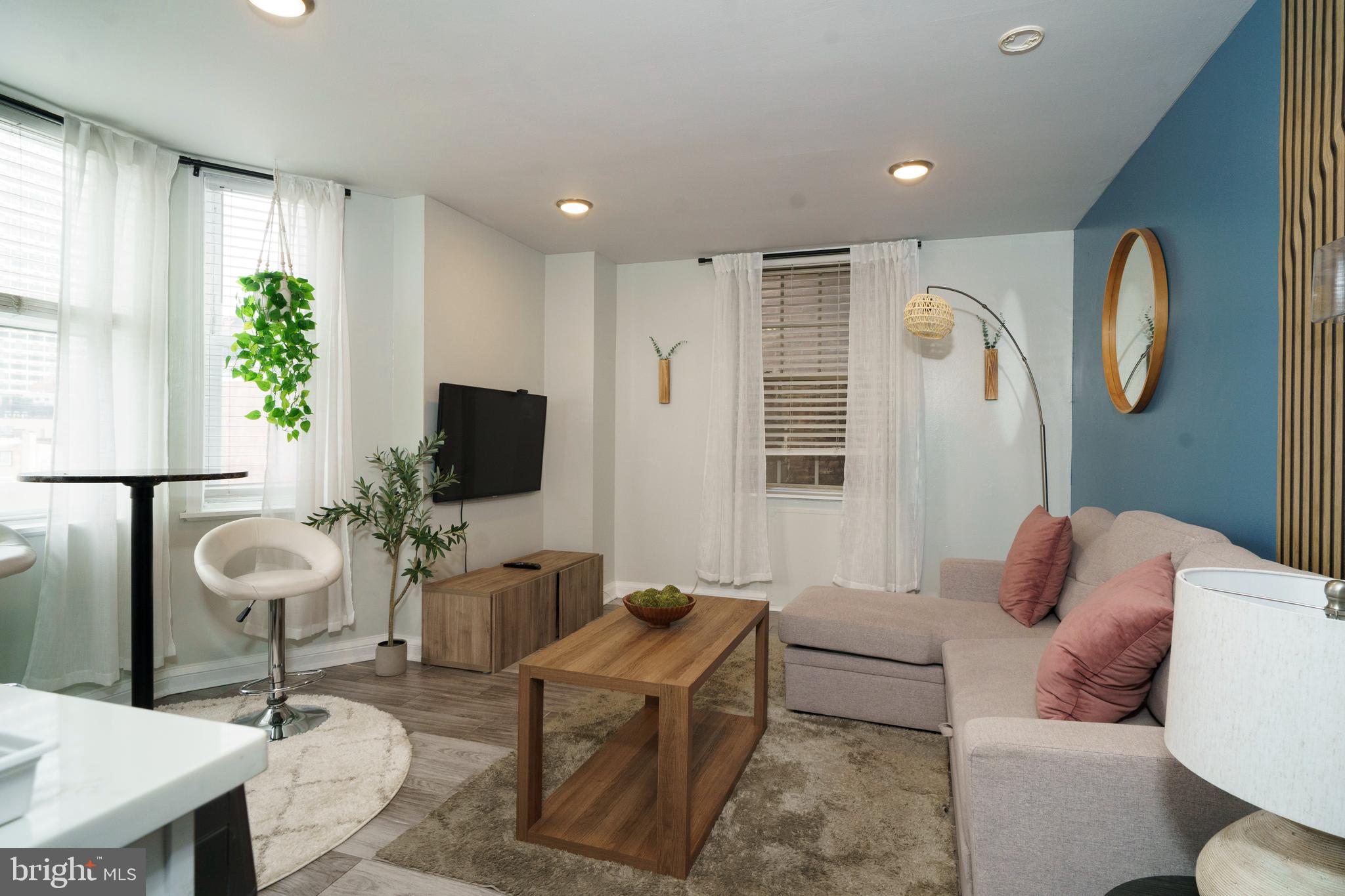2135 Walnut Street, Unit 301 Philadelphia, PA 19103 - Photo 2 of 8