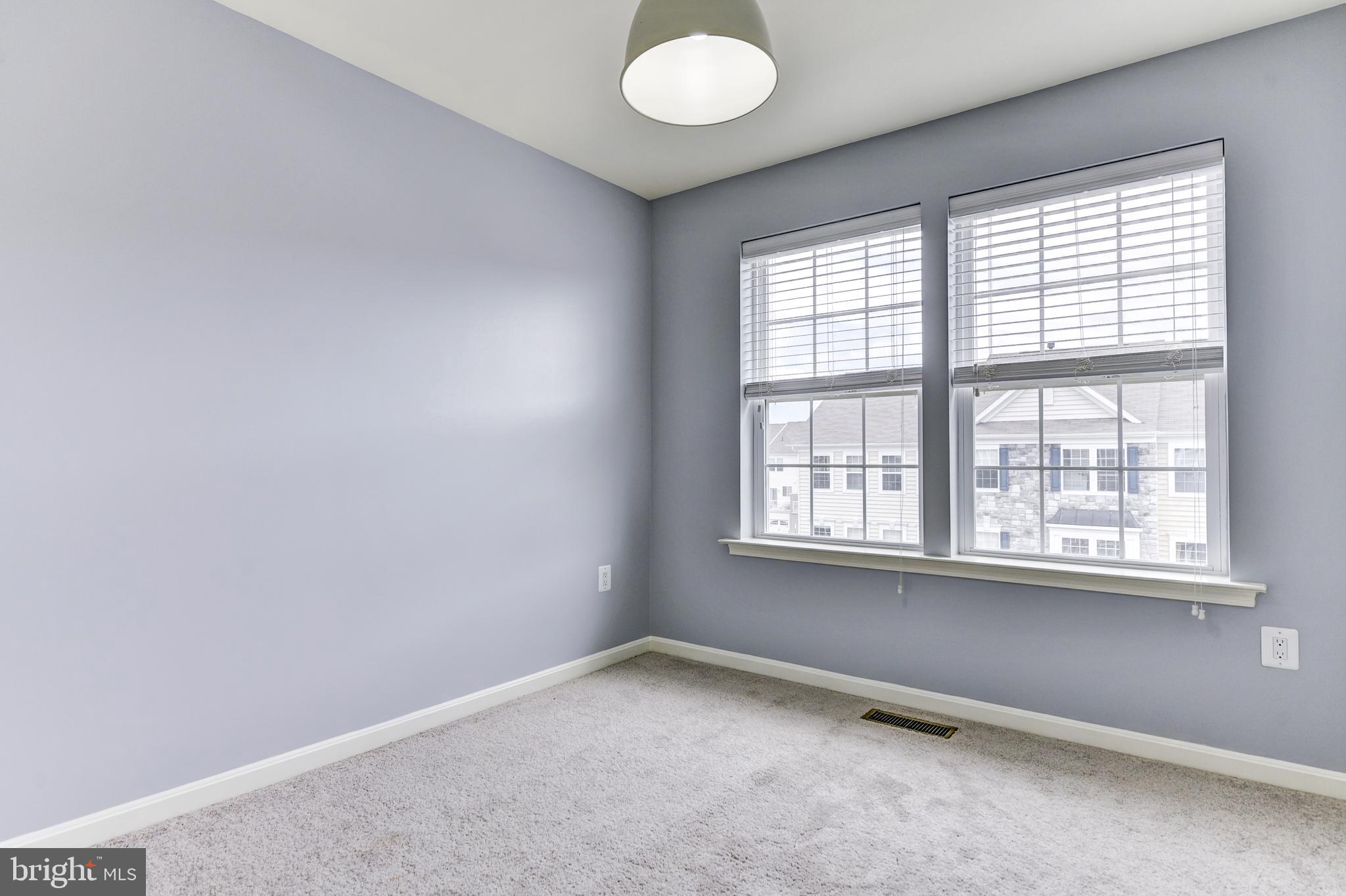 44104 Turf Field Square Chantilly, VA 20152 - Photo 25 of 38