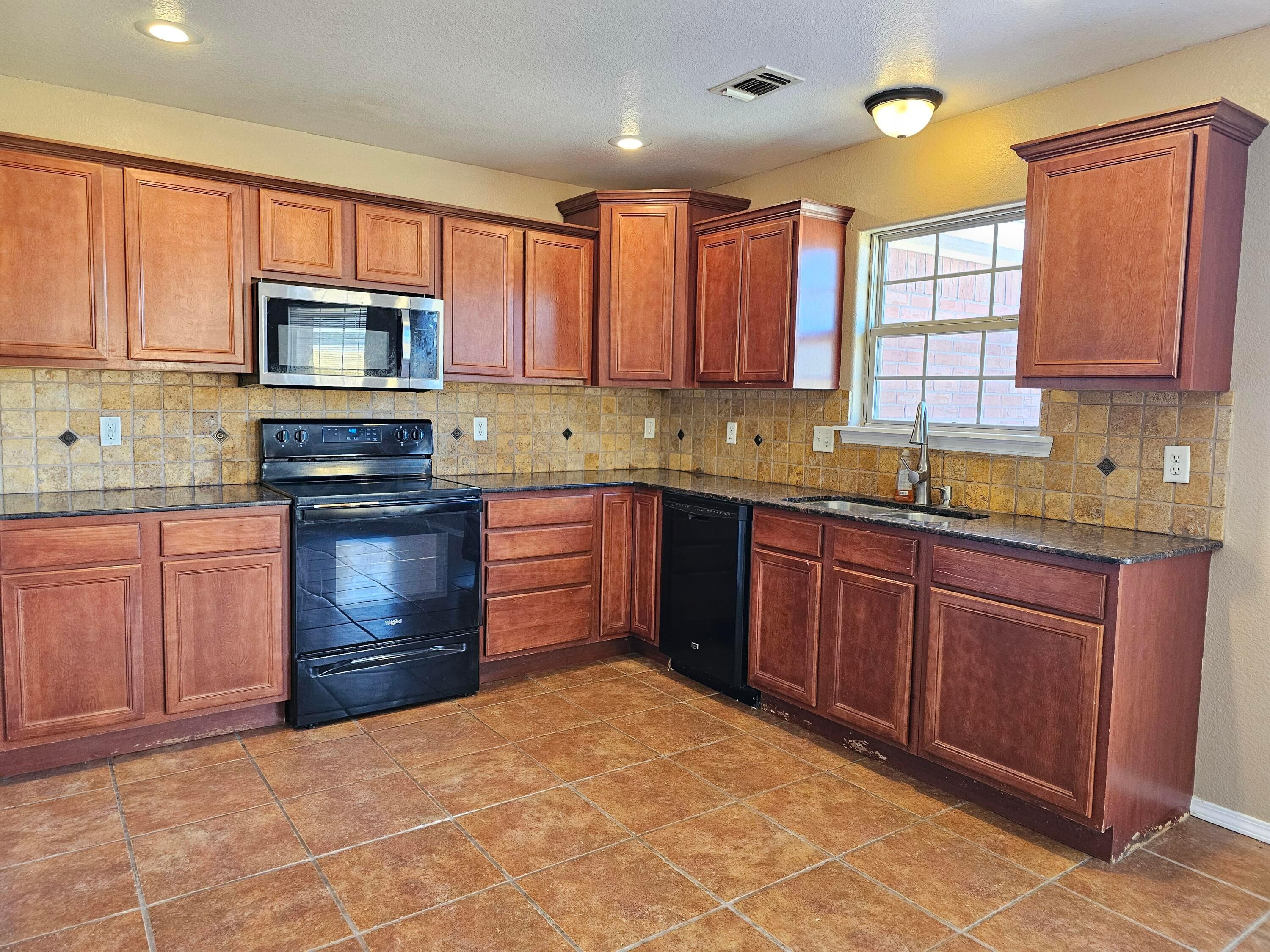 8404 Taos Drive Amarillo, TX 79118 - Photo 4 of 25 1000014024