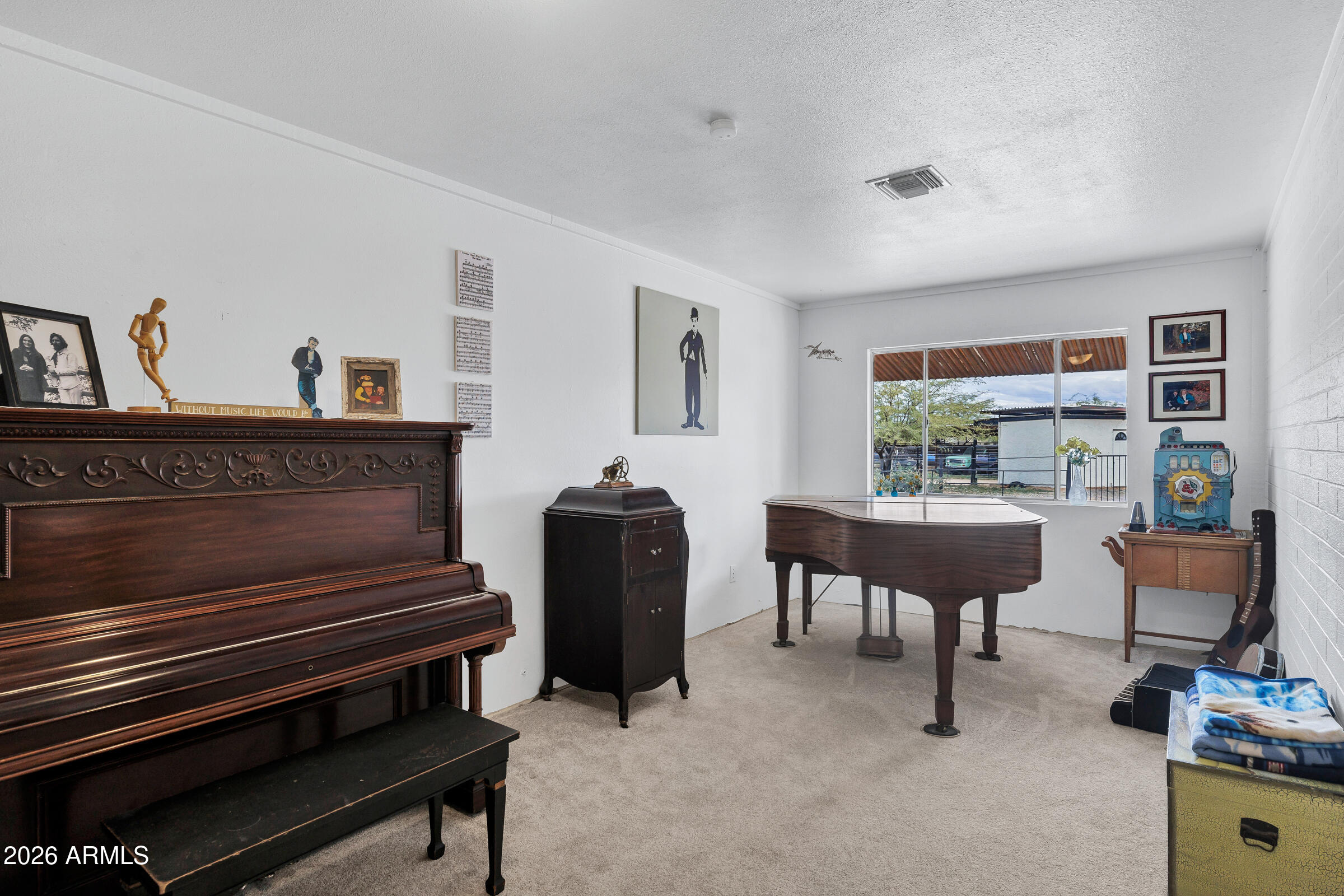 6618 North Evans Road Coolidge, AZ 85128 - Photo 14 of 48 a living room with furniture and a piano