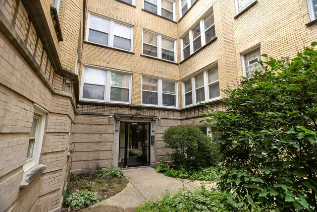 $1,750 | 4750 North Albany Avenue, Unit 3, Chicago, IL 60625