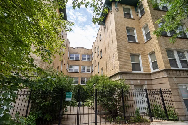 $1,750 | 4750 North Albany Avenue, Unit 3, Chicago, IL 60625