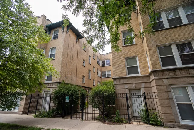 $1,750 | 4750 North Albany Avenue, Unit 3, Chicago, IL 60625